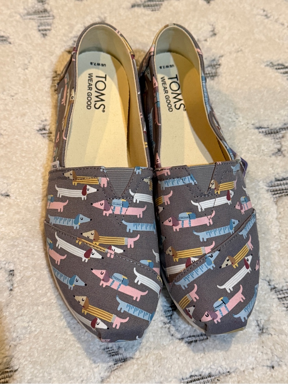 New TOMS Grey Dachshund Dogs Print Classic  Alpargata canvas Slip-Ons Size 7.5
